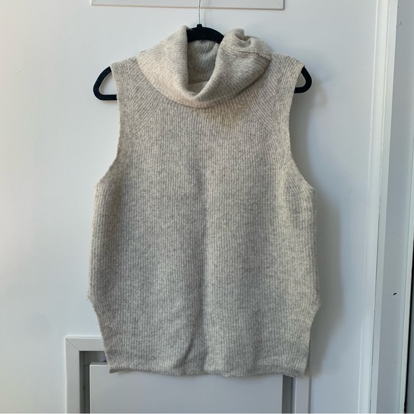 Aritzia Community Knit Turtleneck - Picture 3 of 8